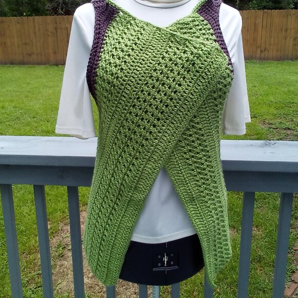 Handed Crafted Rectangle Vest, Color Green and Brown, Size Medium. - Picture 2 of 5